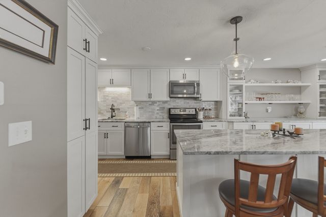 402 Ridgefield Cir D, Clinton, MA 01510