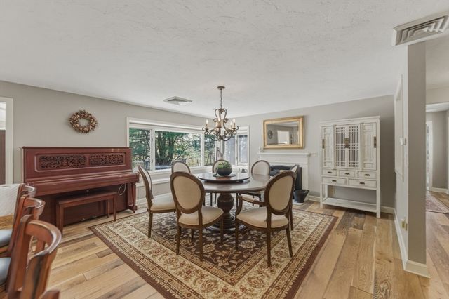 402 Ridgefield Cir D, Clinton, MA 01510