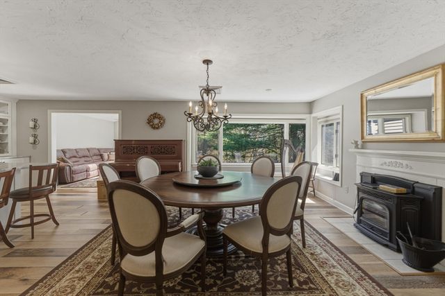 402 Ridgefield Cir D, Clinton, MA 01510