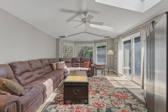 402 Ridgefield Cir D, Clinton, MA 01510