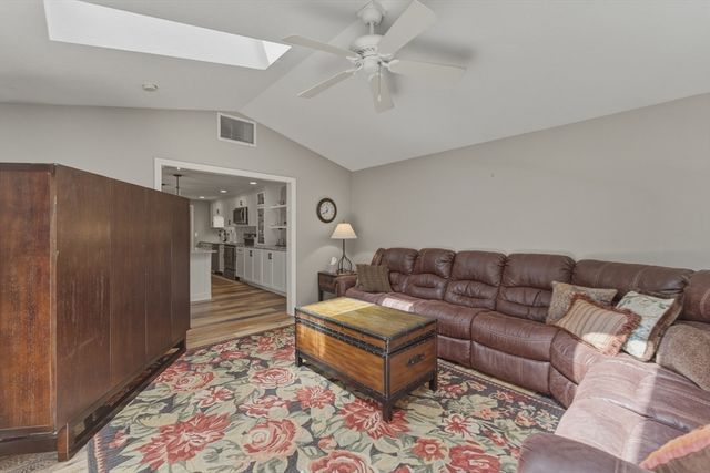 402 Ridgefield Cir D, Clinton, MA 01510