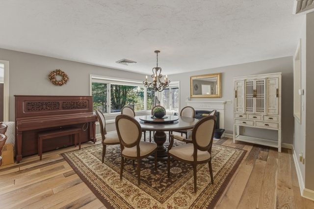 402 Ridgefield Cir D, Clinton, MA 01510