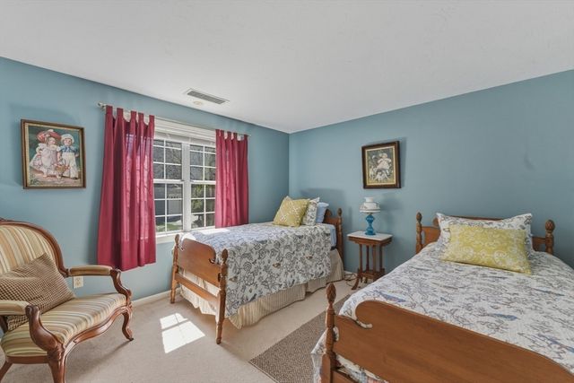 402 Ridgefield Cir D, Clinton, MA 01510