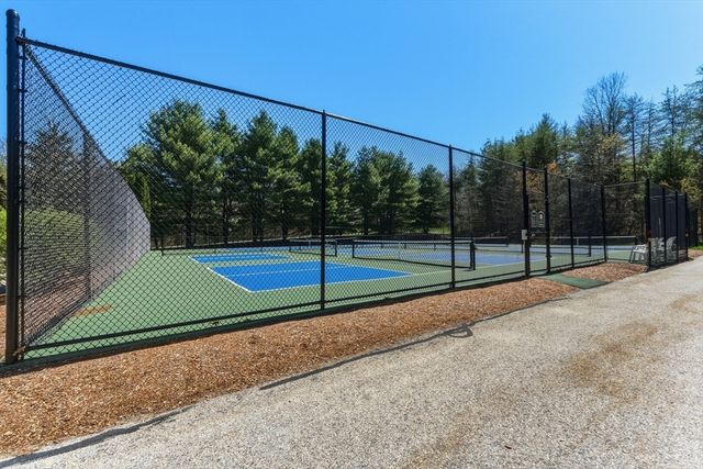 402 Ridgefield Cir D, Clinton, MA 01510