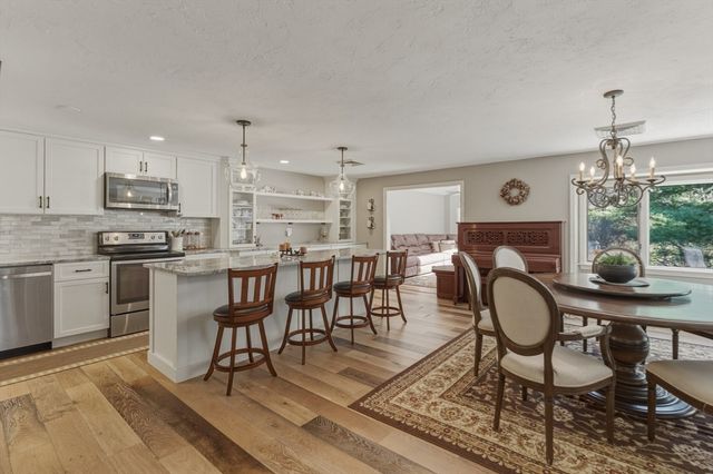 402 Ridgefield Cir D, Clinton, MA 01510
