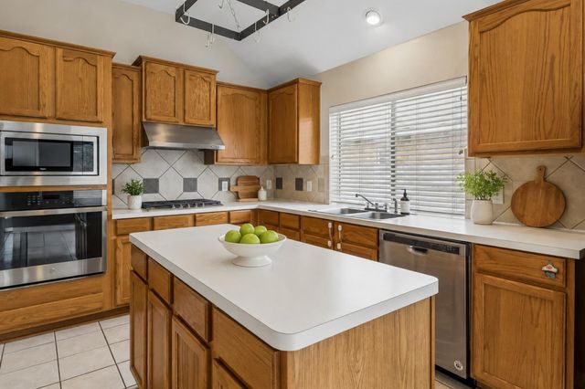 7206 W Magic Mountain LN, Round Rock, TX 78681