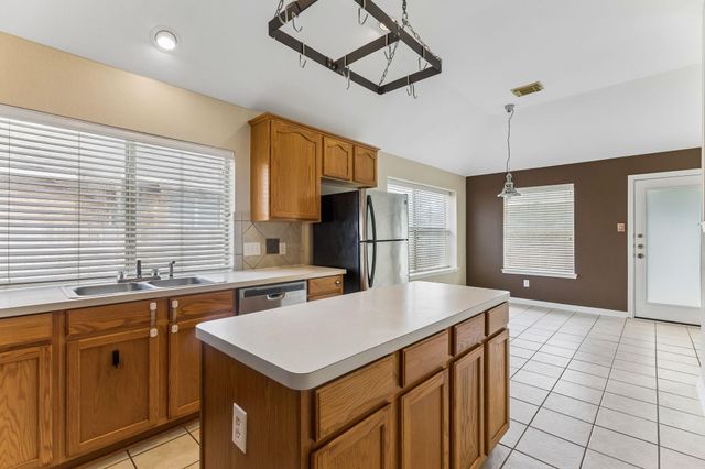 7206 W Magic Mountain LN, Round Rock, TX 78681