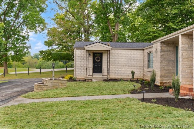3884 Paoli Pike, Floyds Knobs, IN 47119