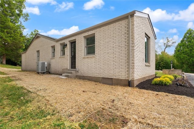 3884 Paoli Pike, Floyds Knobs, IN 47119
