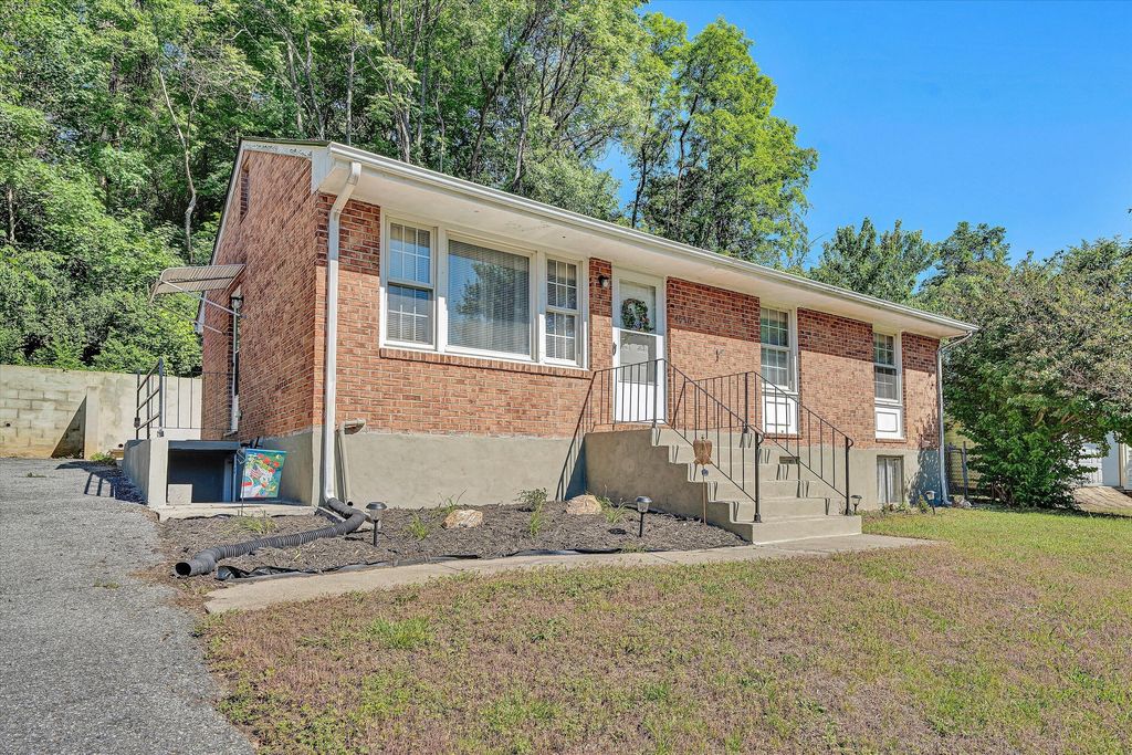 4656 Trevino CIR NE, Roanoke, VA 24019
