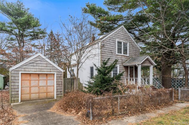 160 Lanier Place, Westbury, NY 11590