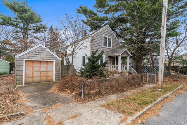 160 Lanier Place, Westbury, NY 11590