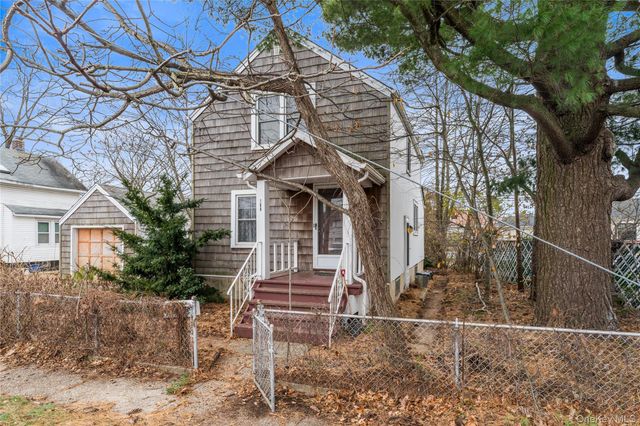 160 Lanier Place, Westbury, NY 11590