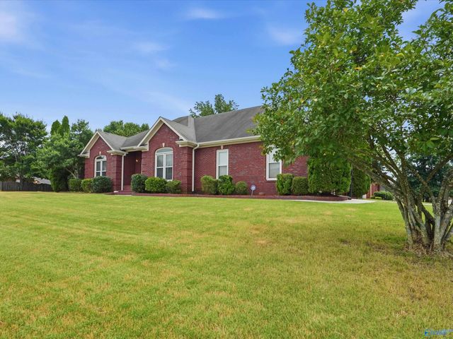 275 Natchez Trail, Huntsville, AL 35806