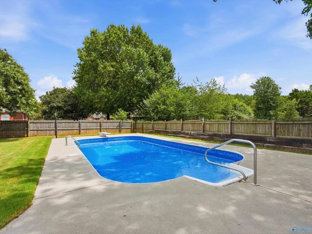 275 Natchez Trail, Huntsville, AL 35806