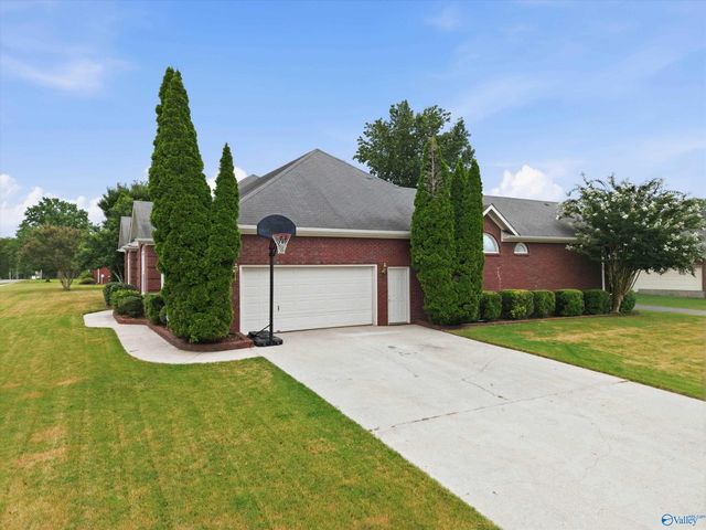 275 Natchez Trail, Huntsville, AL 35806