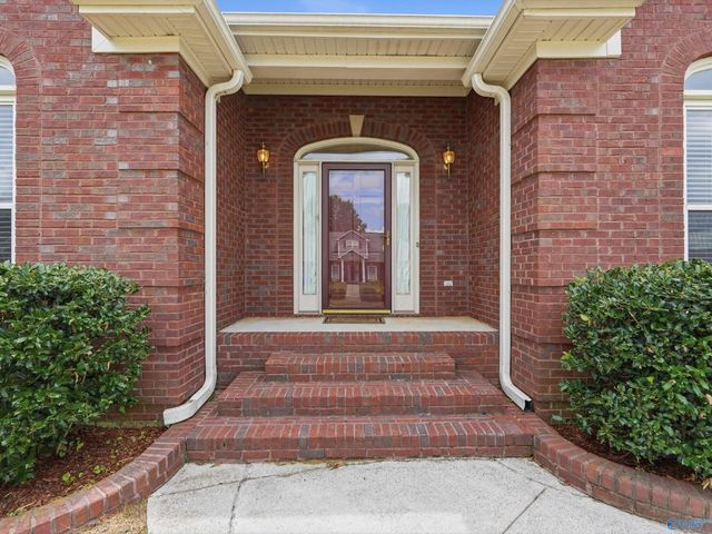 275 Natchez Trail, Huntsville, AL 35806