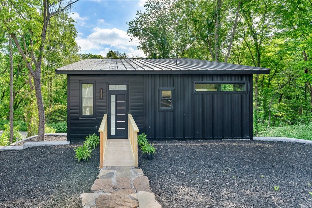 20960 Lakeshore Drive, Springdale, AR 72764