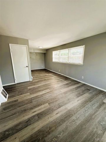 323 Shepley Drive, Unincorporated, MO 63137