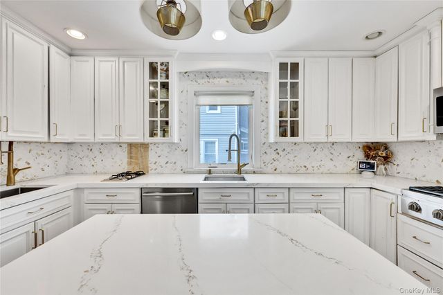 288 Leroy Avenue, Cedarhurst, NY 11516