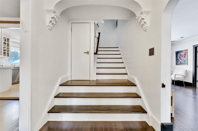 288 Leroy Avenue, Cedarhurst, NY 11516