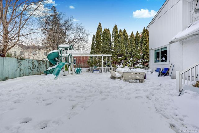 288 Leroy Avenue, Cedarhurst, NY 11516