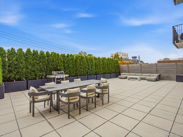 2121 31st Street 2C, Astoria, NY 11105