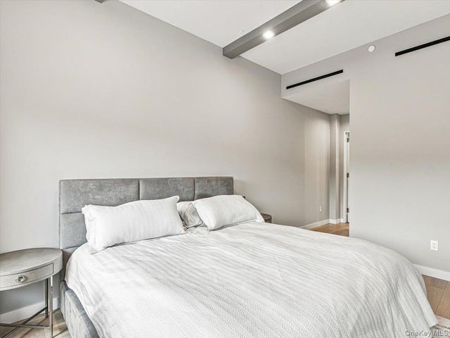 2121 31st Street 2C, Astoria, NY 11105