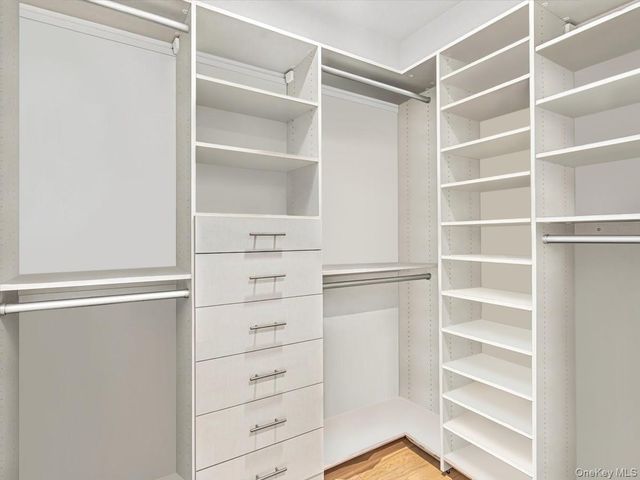 2121 31st Street 2C, Astoria, NY 11105
