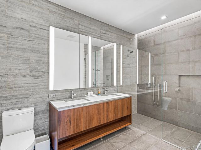 2121 31st Street 2C, Astoria, NY 11105