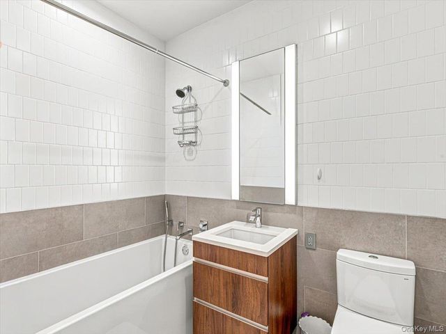 2121 31st Street 2C, Astoria, NY 11105