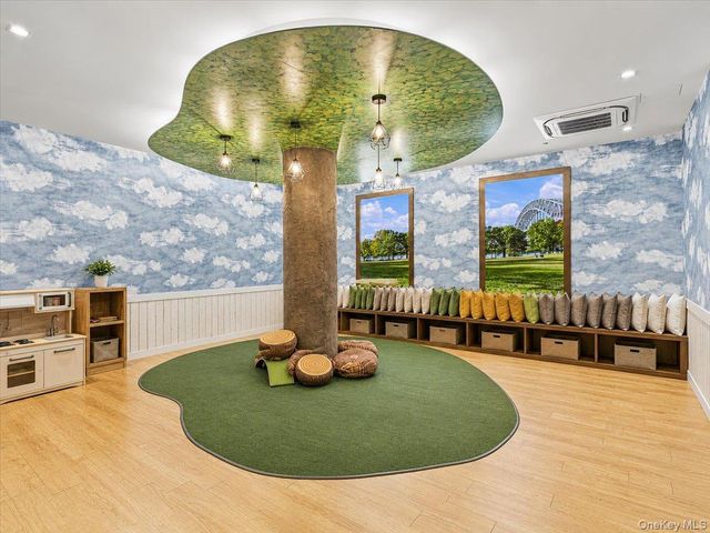 2121 31st Street 2C, Astoria, NY 11105