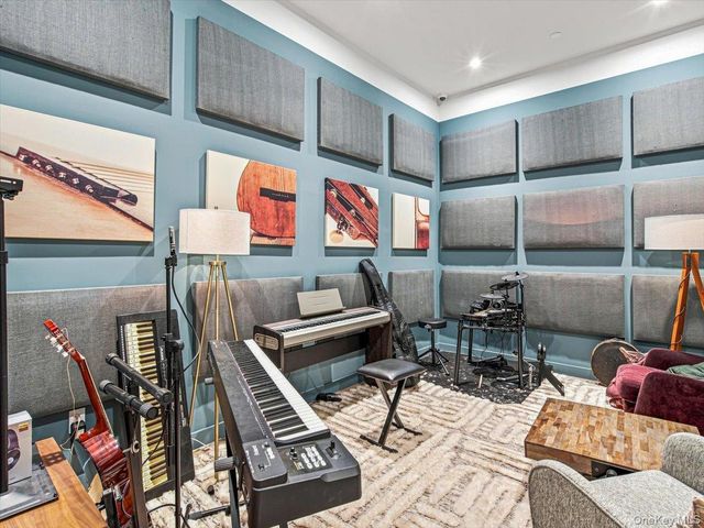 2121 31st Street 2C, Astoria, NY 11105