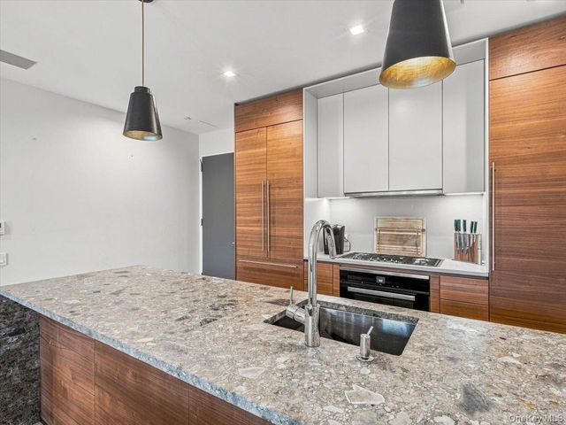 2121 31st Street 2C, Astoria, NY 11105