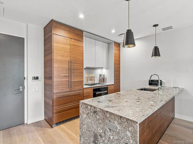 2121 31st Street 2C, Astoria, NY 11105