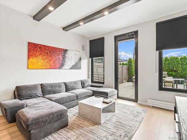 2121 31st Street 2C, Astoria, NY 11105