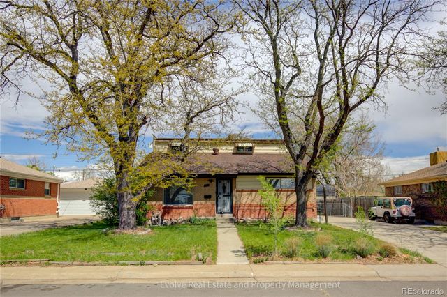 6900 Larsh Drive, Denver, CO 80221