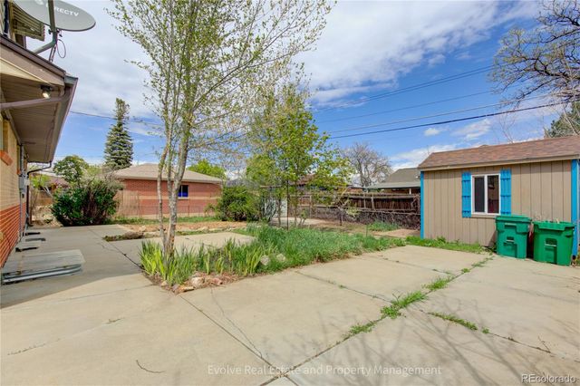 6900 Larsh Drive, Denver, CO 80221