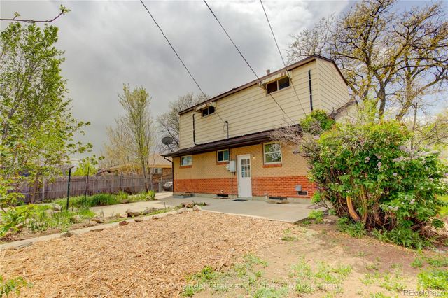 6900 Larsh Drive, Denver, CO 80221