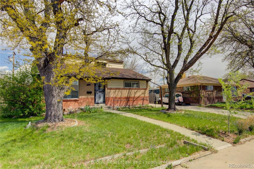 6900 Larsh Drive, Denver, CO 80221