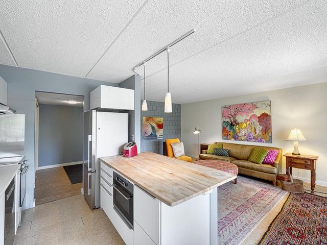 334 Cherokee Avenue 201, Saint Paul, MN 55107