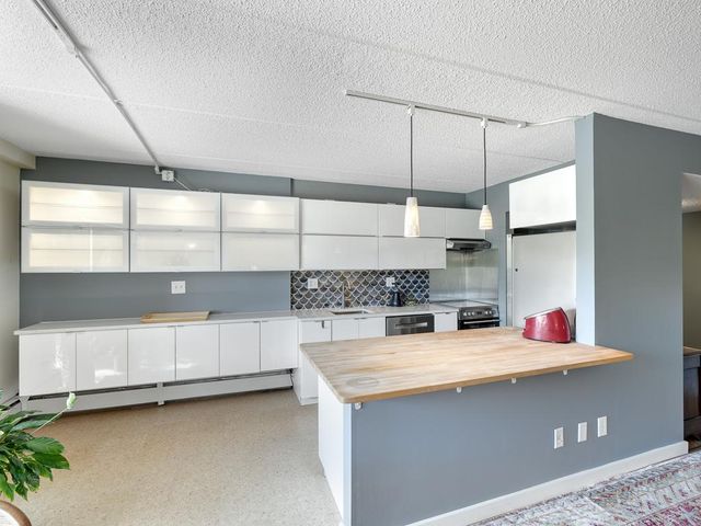 334 Cherokee Avenue 201, Saint Paul, MN 55107