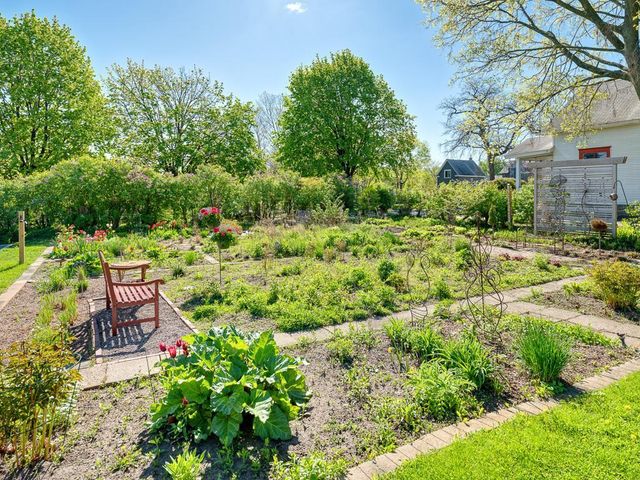 334 Cherokee Avenue 201, Saint Paul, MN 55107