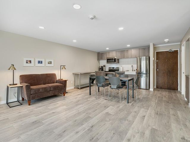 334 Cherokee Avenue 201, Saint Paul, MN 55107