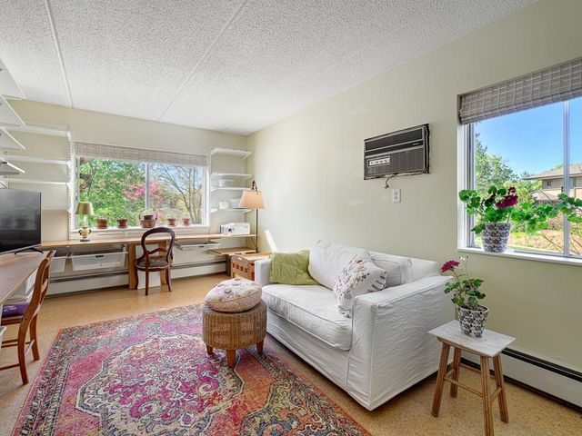 334 Cherokee Avenue 201, Saint Paul, MN 55107