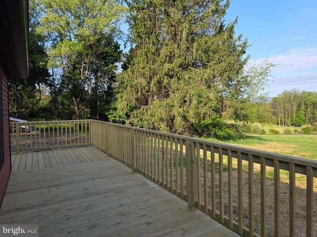5 DENSE OAK LN, Berkeley Springs, WV 25411