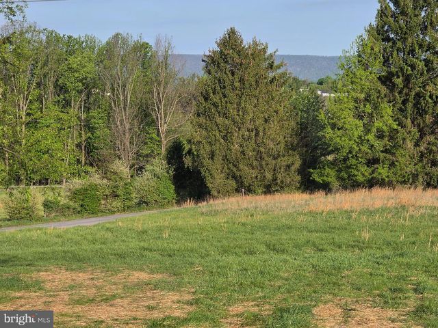 5 DENSE OAK LN, Berkeley Springs, WV 25411