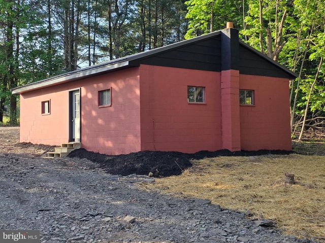 5 DENSE OAK LN, Berkeley Springs, WV 25411