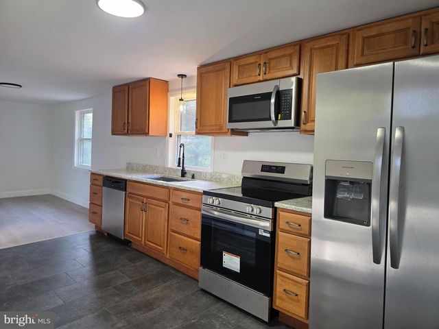 5 DENSE OAK LN, Berkeley Springs, WV 25411