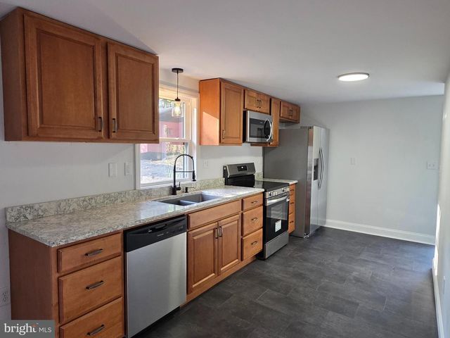 5 DENSE OAK LN, Berkeley Springs, WV 25411